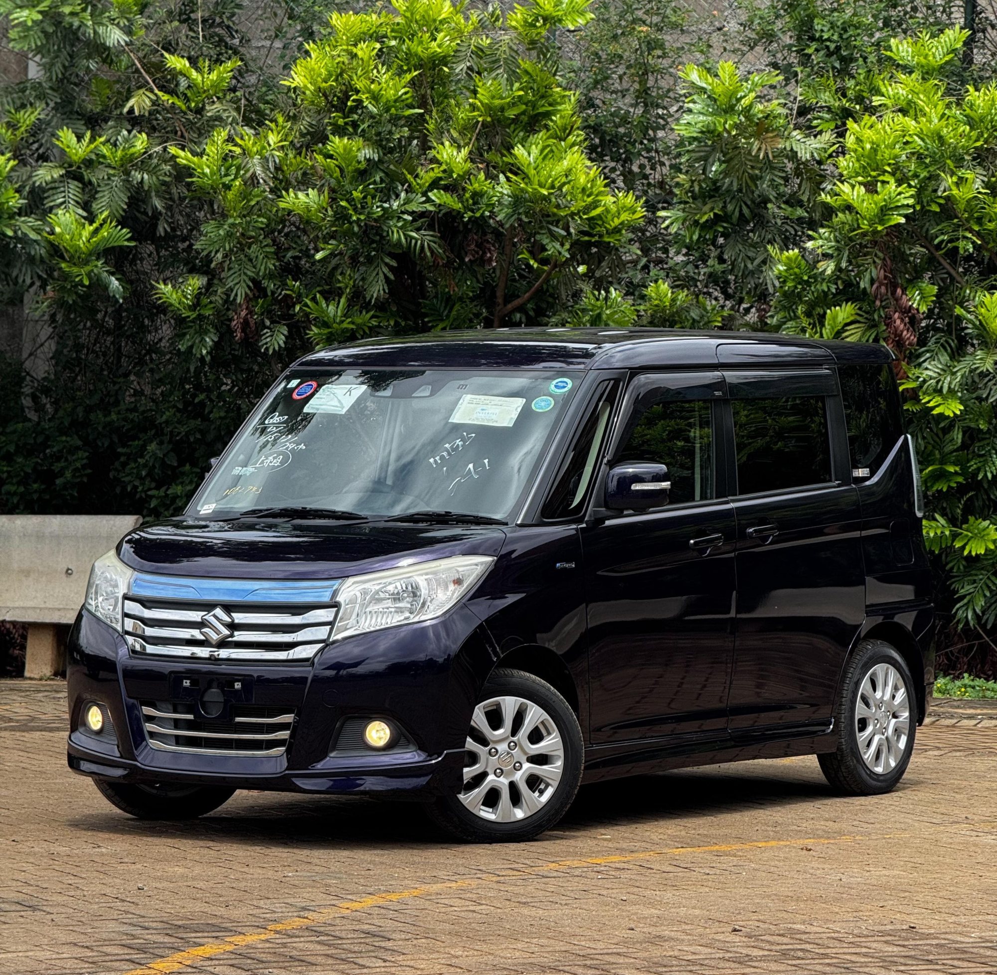 Vehicle photo thumbnail 2
