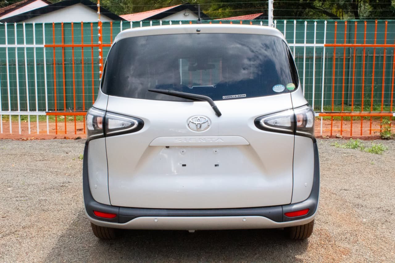 Vehicle photo thumbnail 12