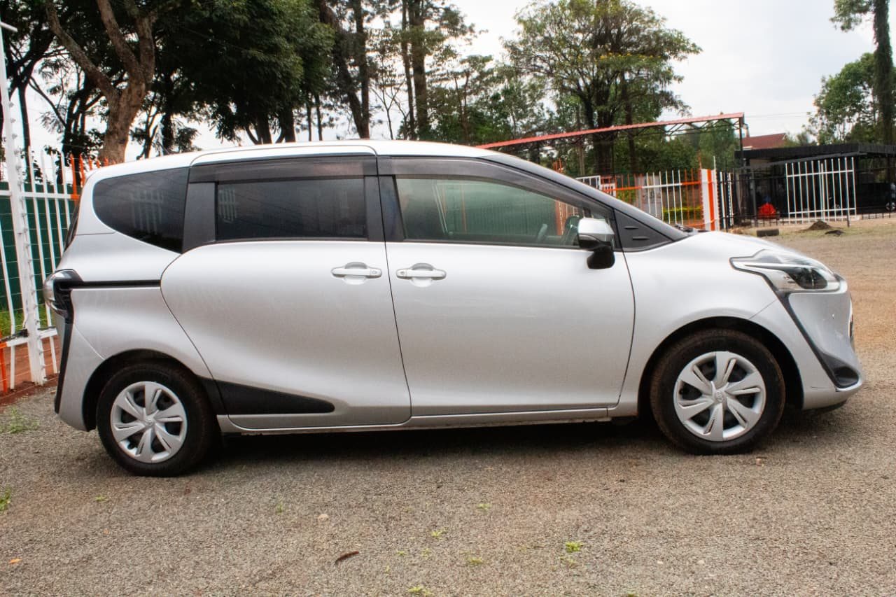 Vehicle photo thumbnail 10
