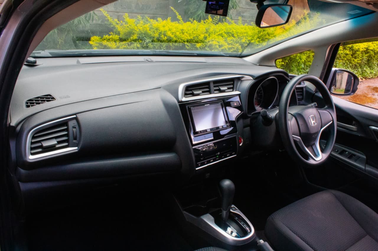 Vehicle photo thumbnail 4