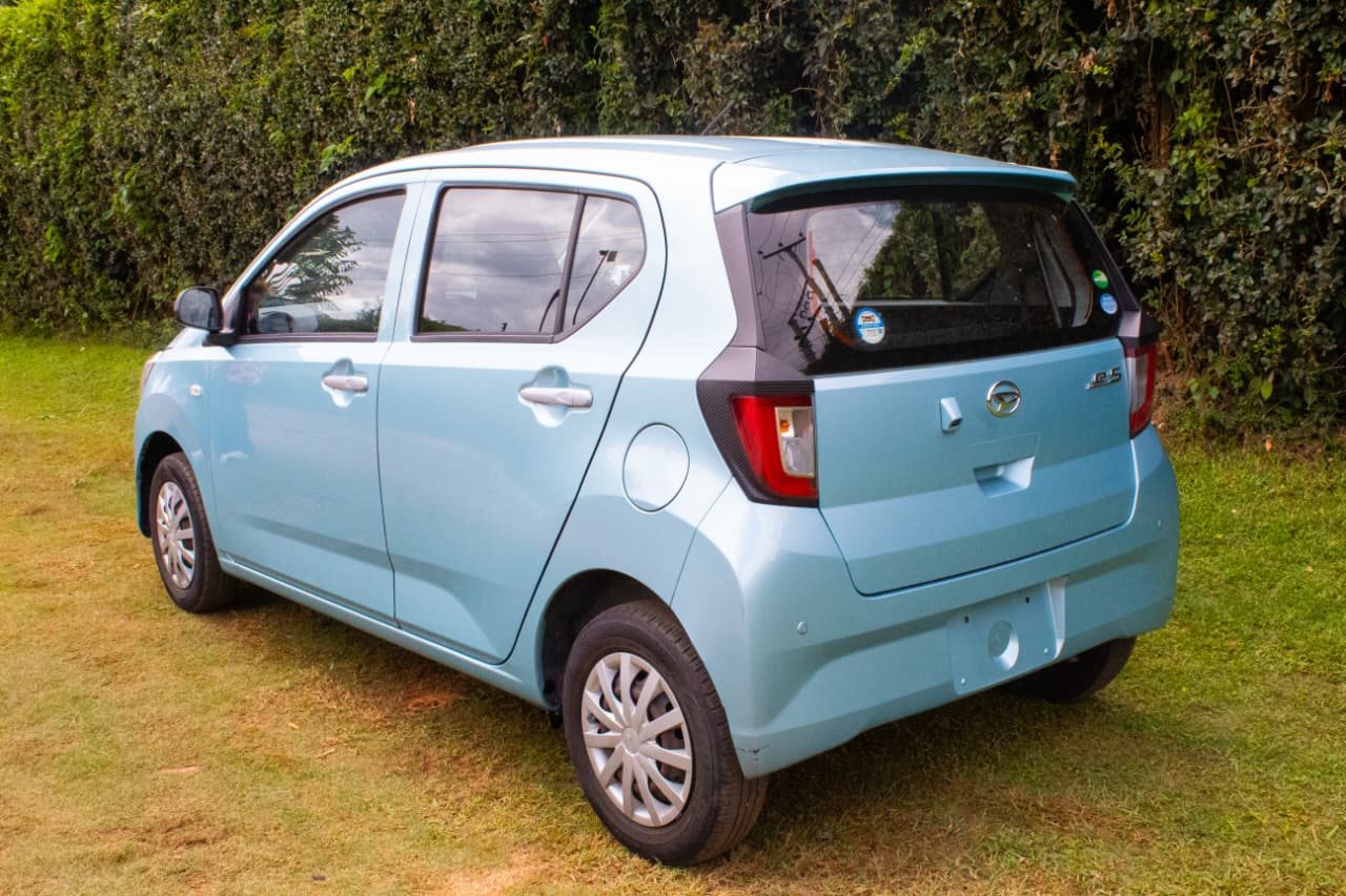 Vehicle photo thumbnail 11