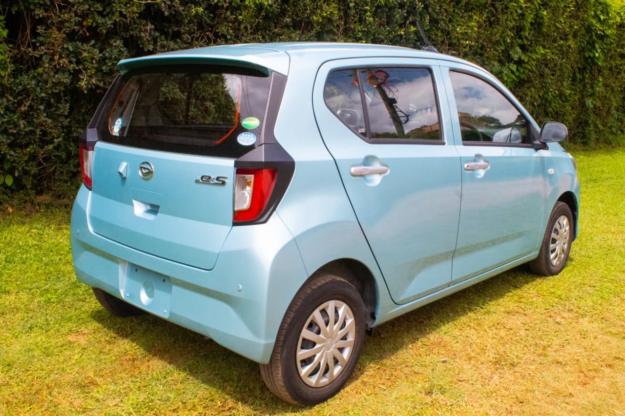 Vehicle photo thumbnail 14