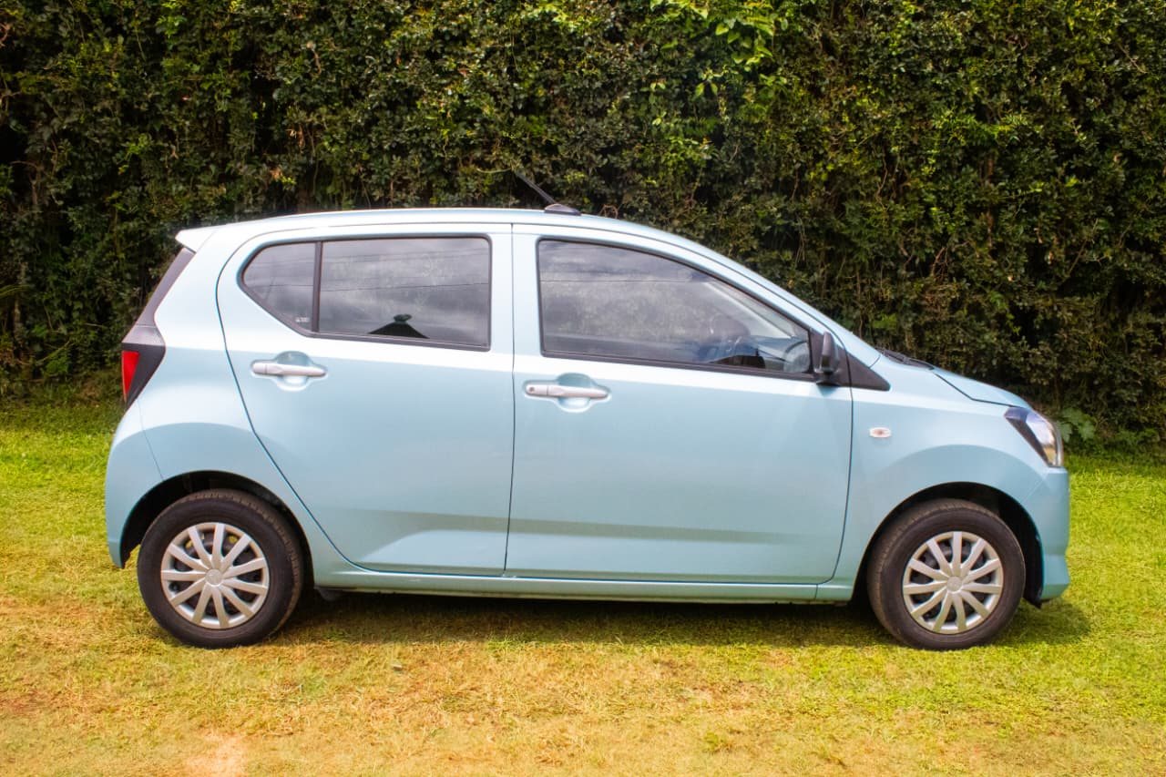Vehicle photo thumbnail 10