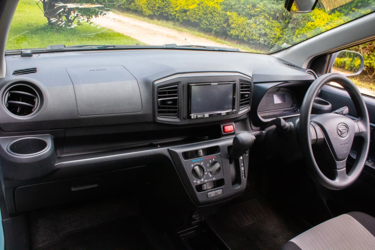 Vehicle photo thumbnail 7