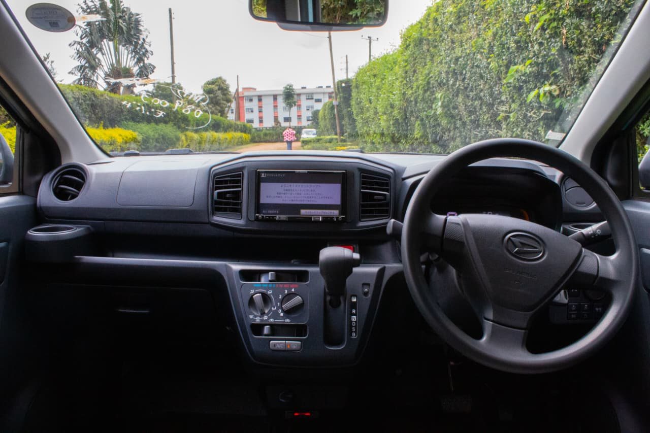 Vehicle photo thumbnail 5