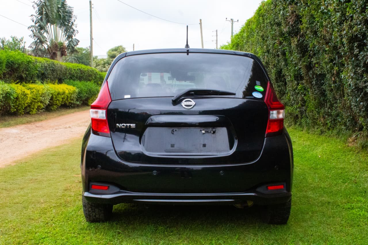 Vehicle photo thumbnail 10