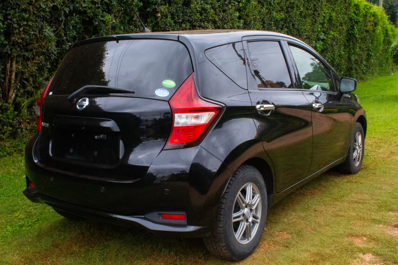Vehicle photo thumbnail 11