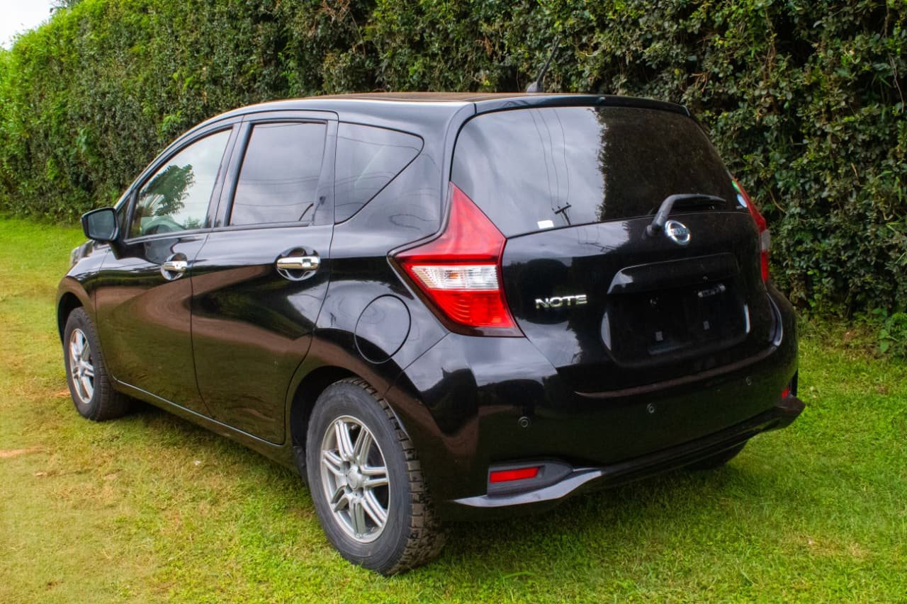 Vehicle photo thumbnail 12