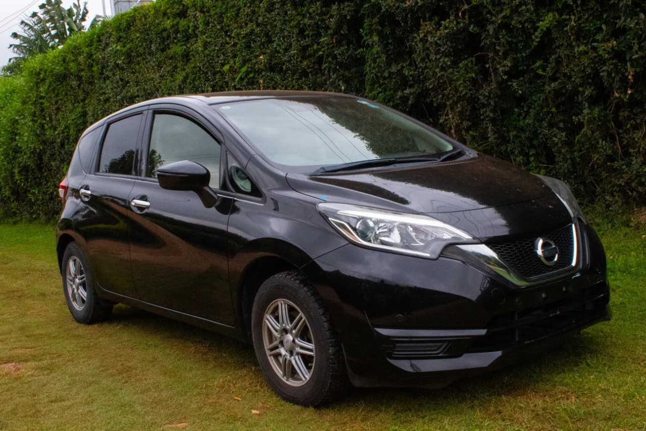 Vehicle photo thumbnail 3