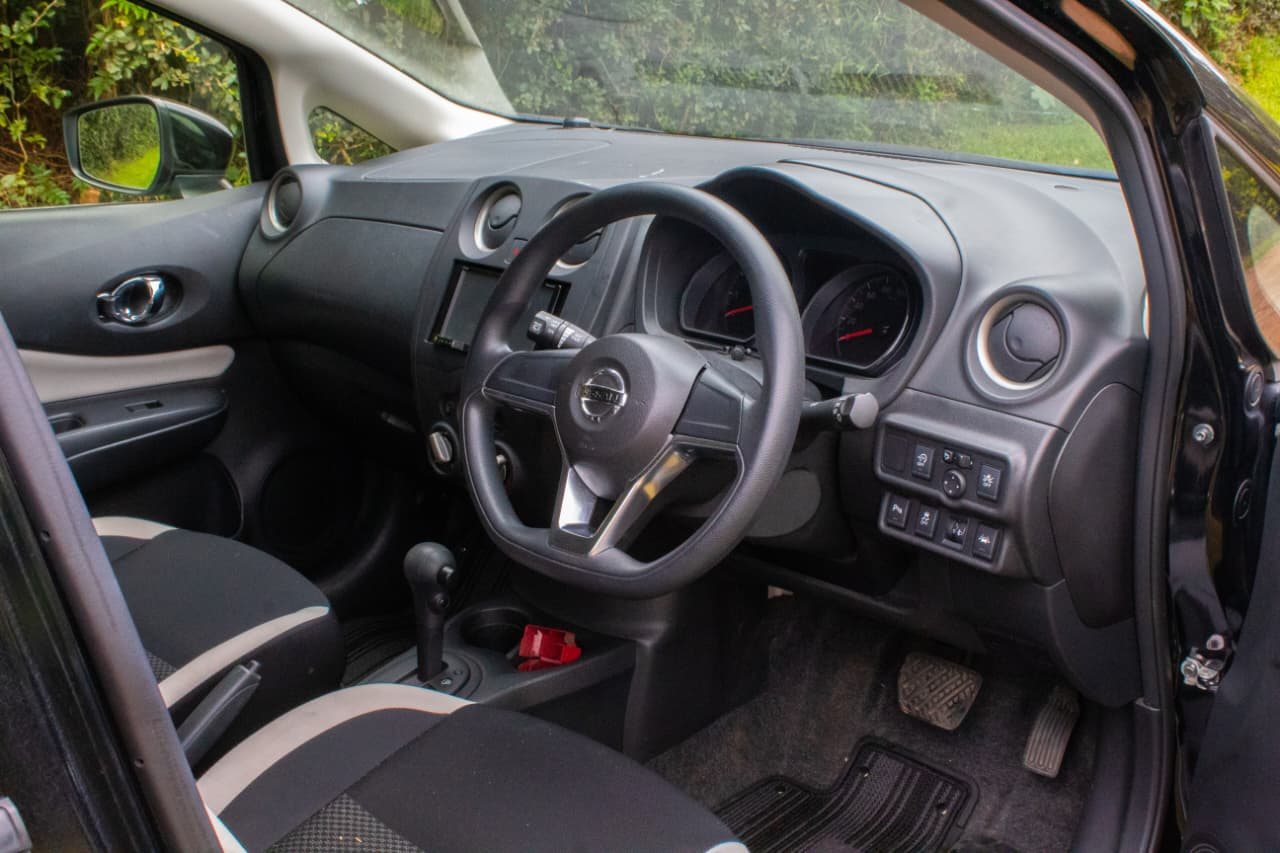 Vehicle photo thumbnail 5