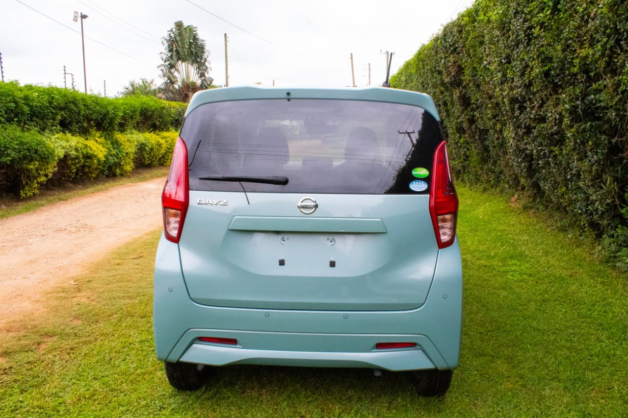 Vehicle photo thumbnail 12