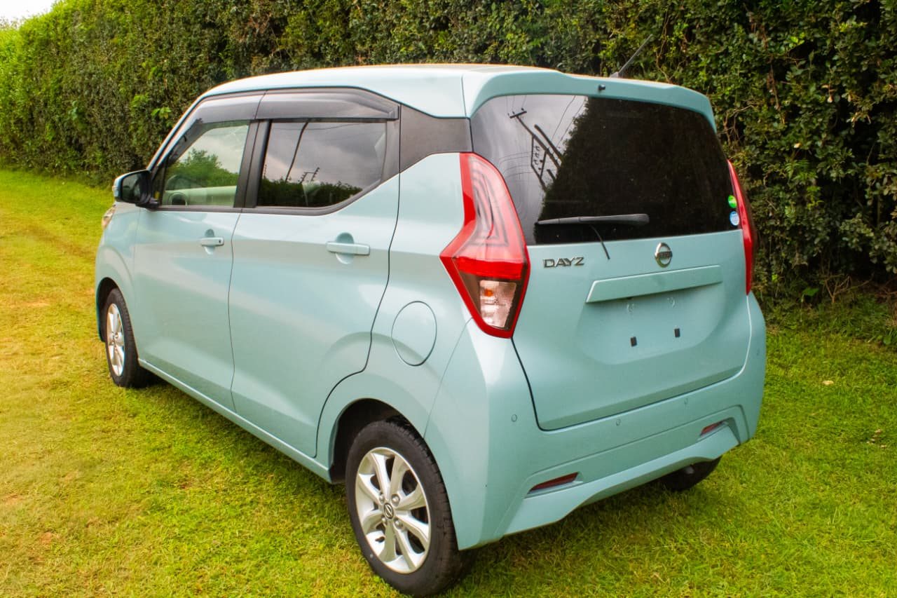 Vehicle photo thumbnail 9