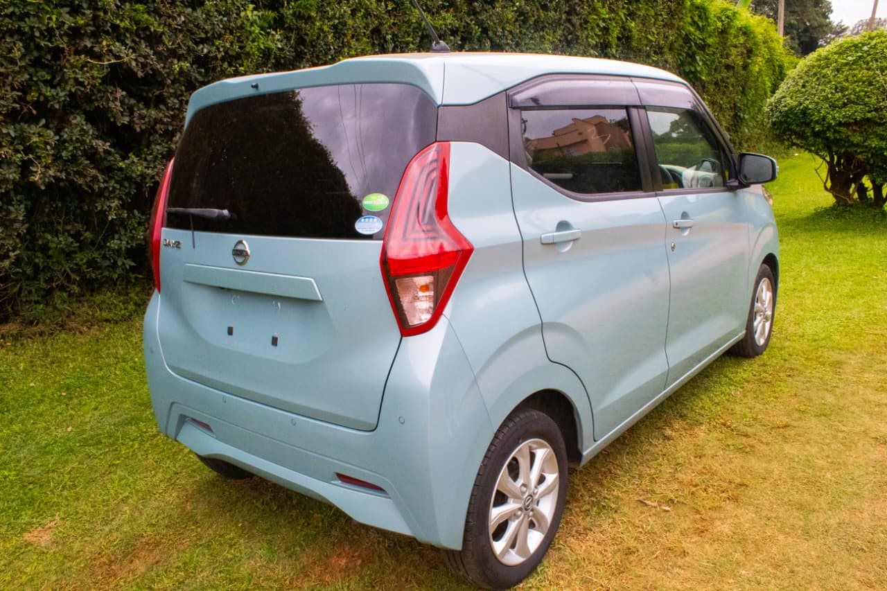Vehicle photo thumbnail 10