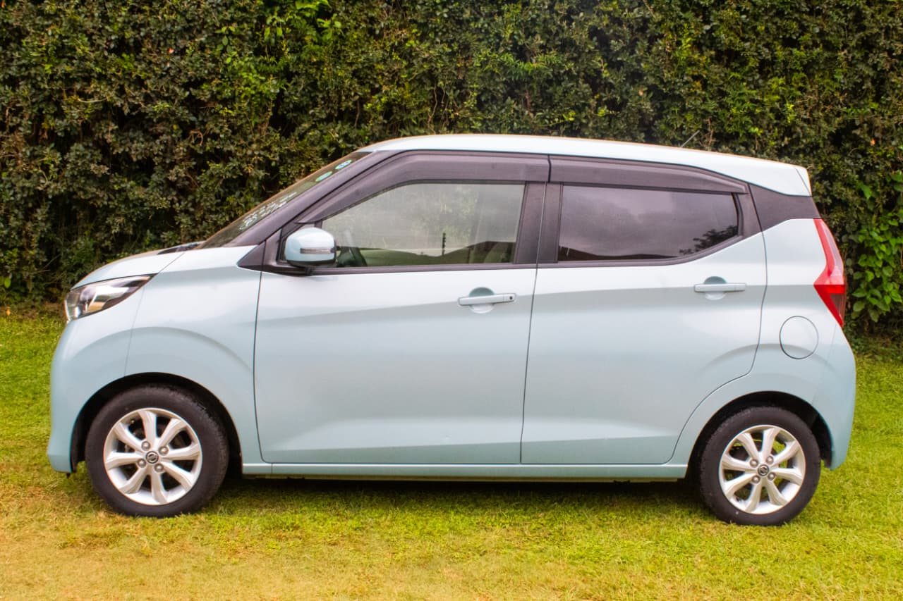 Vehicle photo thumbnail 11