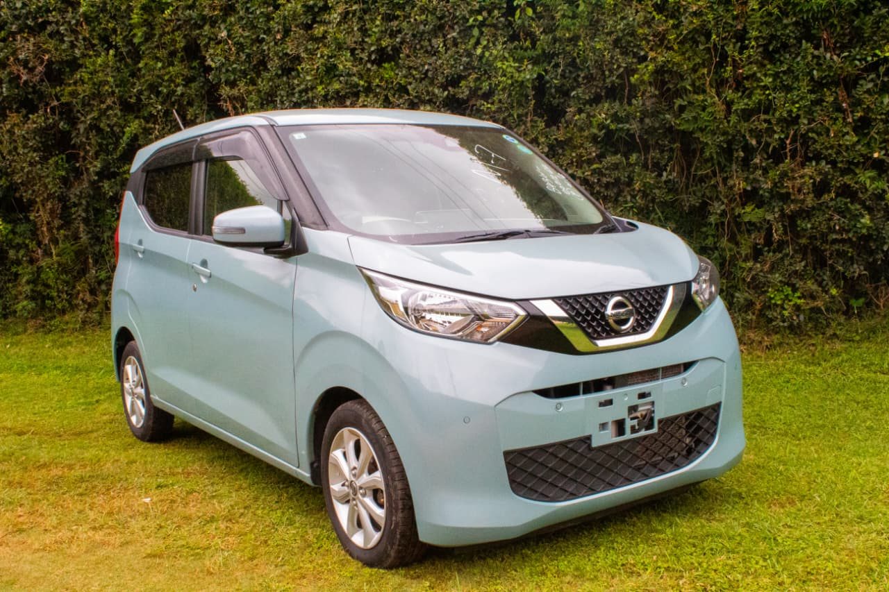 Vehicle photo thumbnail 2