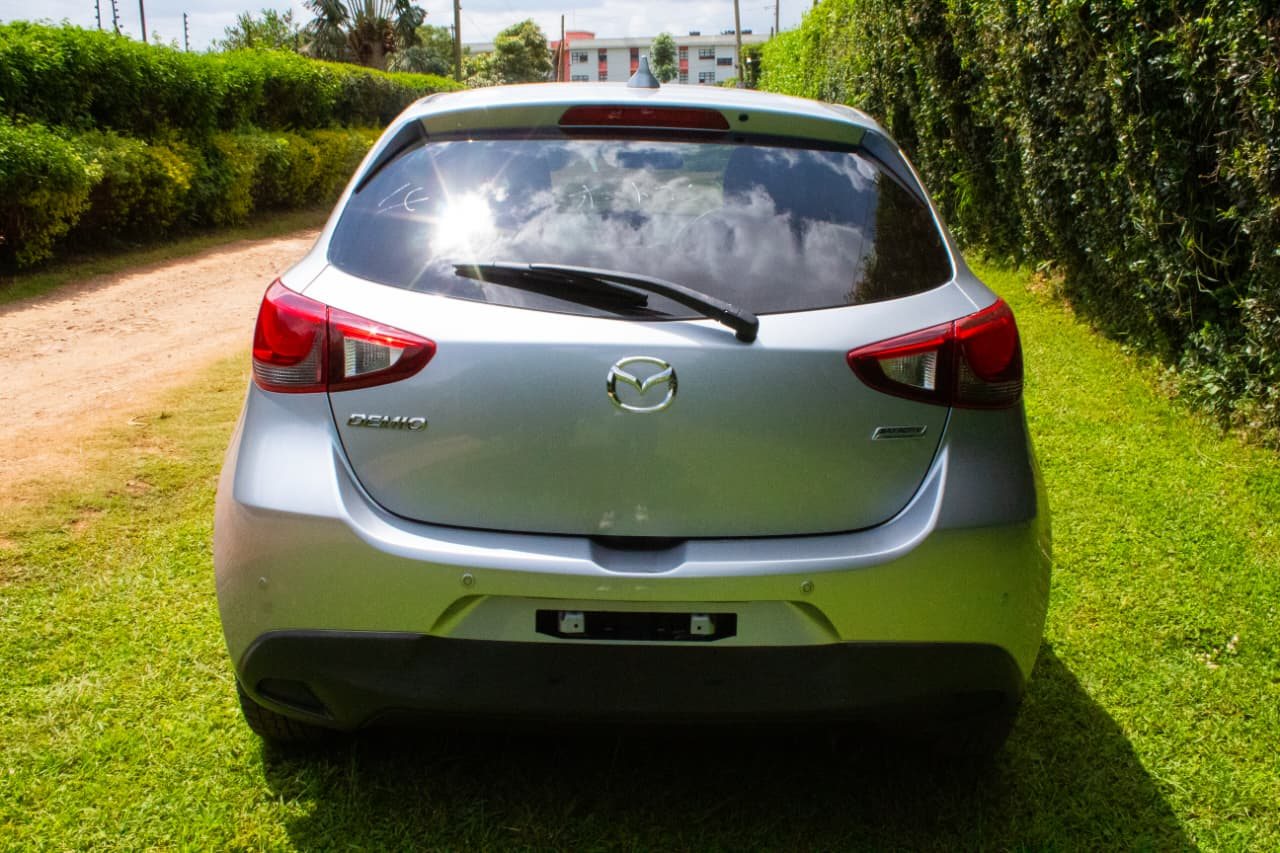 Vehicle photo thumbnail 12