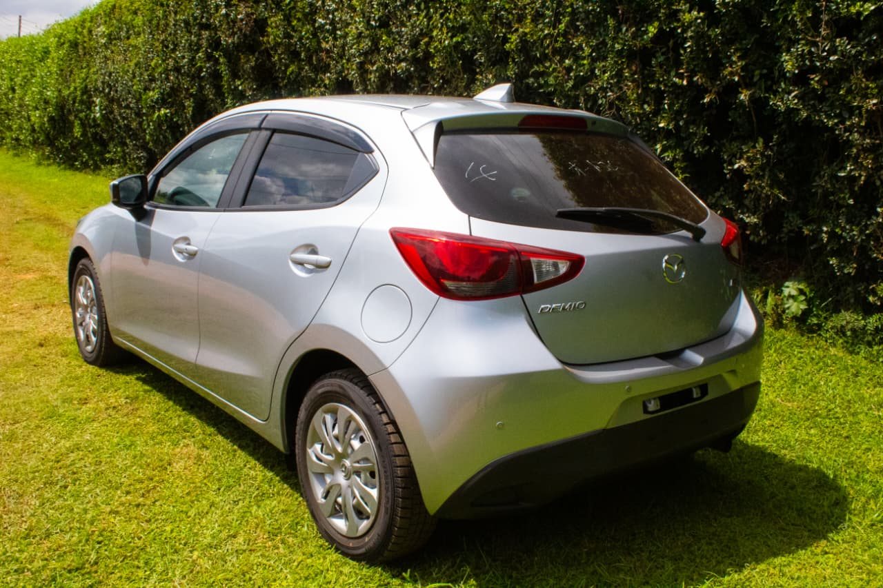 Vehicle photo thumbnail 10
