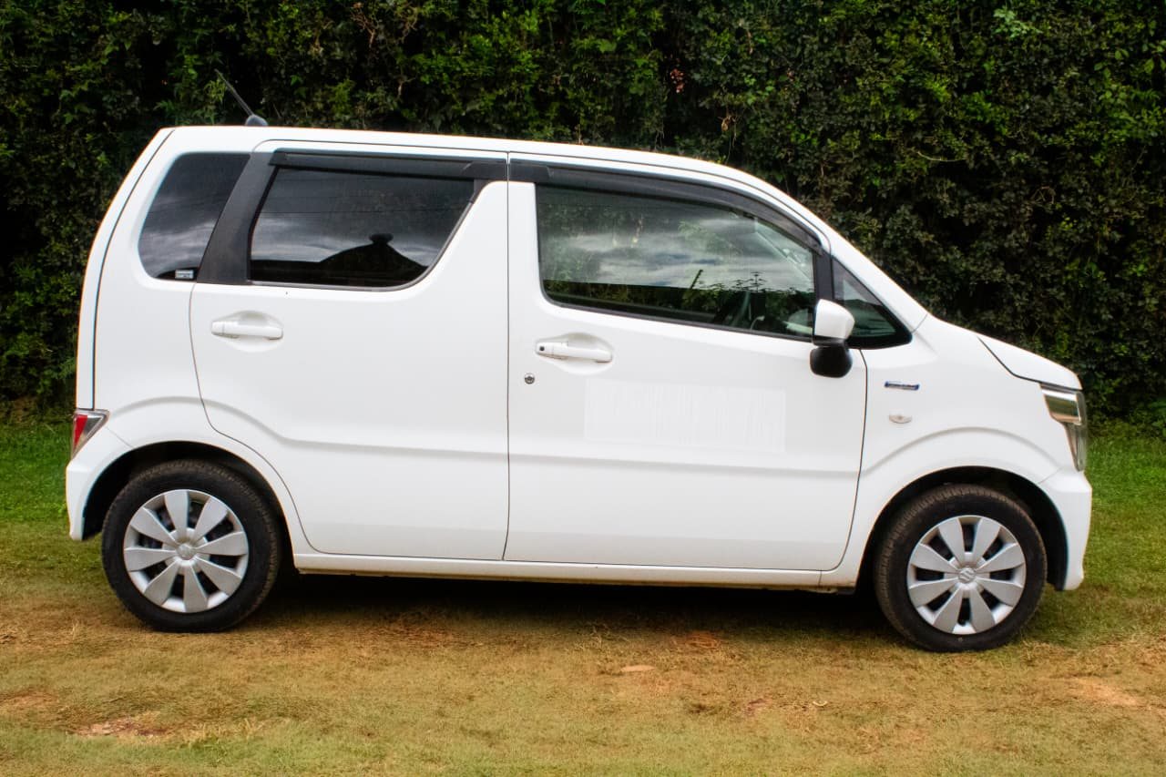 Vehicle photo thumbnail 11