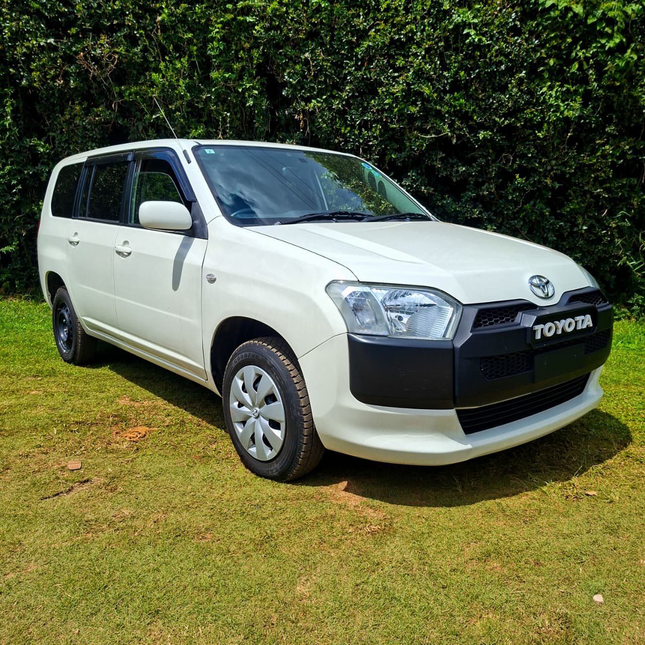 Vehicle photo thumbnail 2