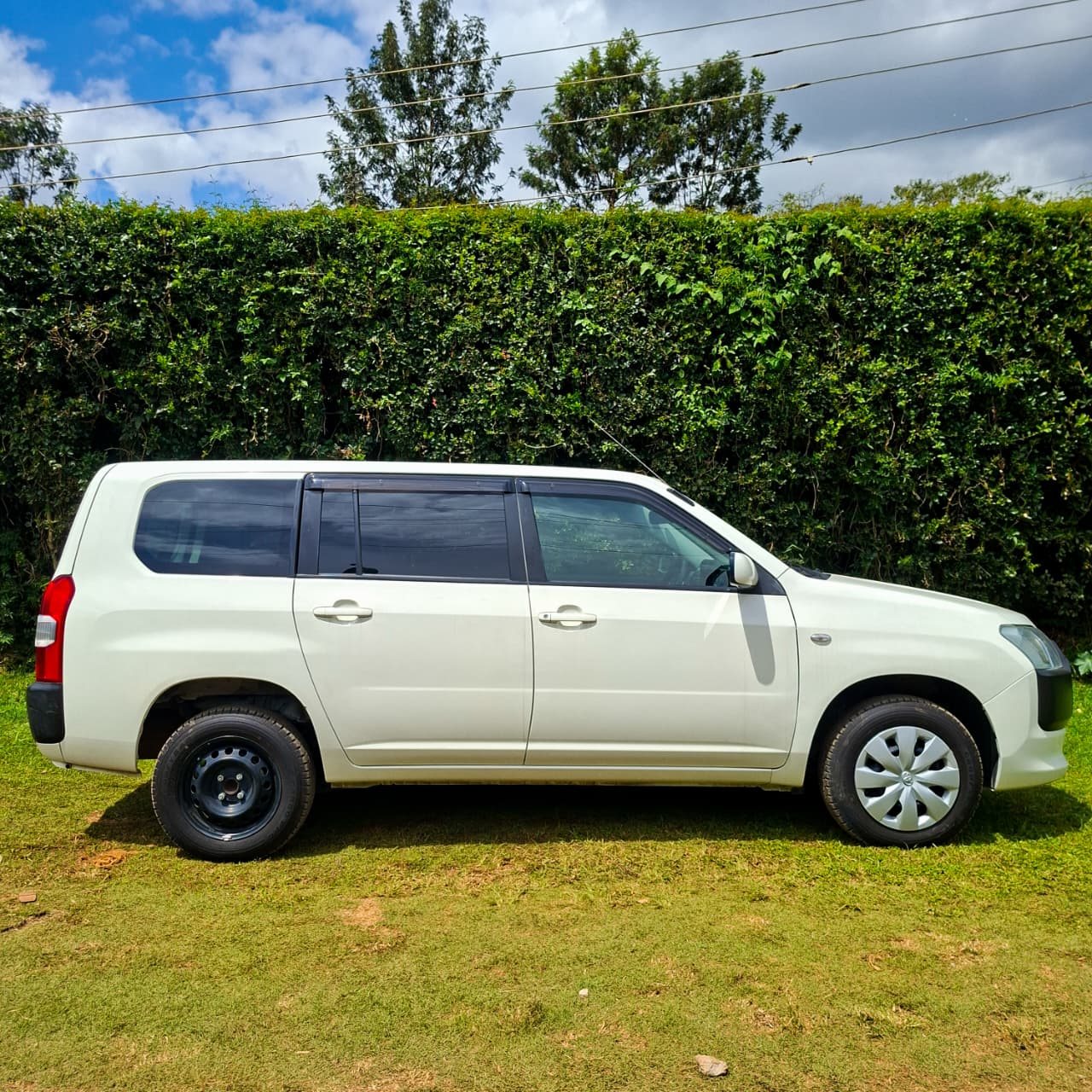 Vehicle photo thumbnail 13