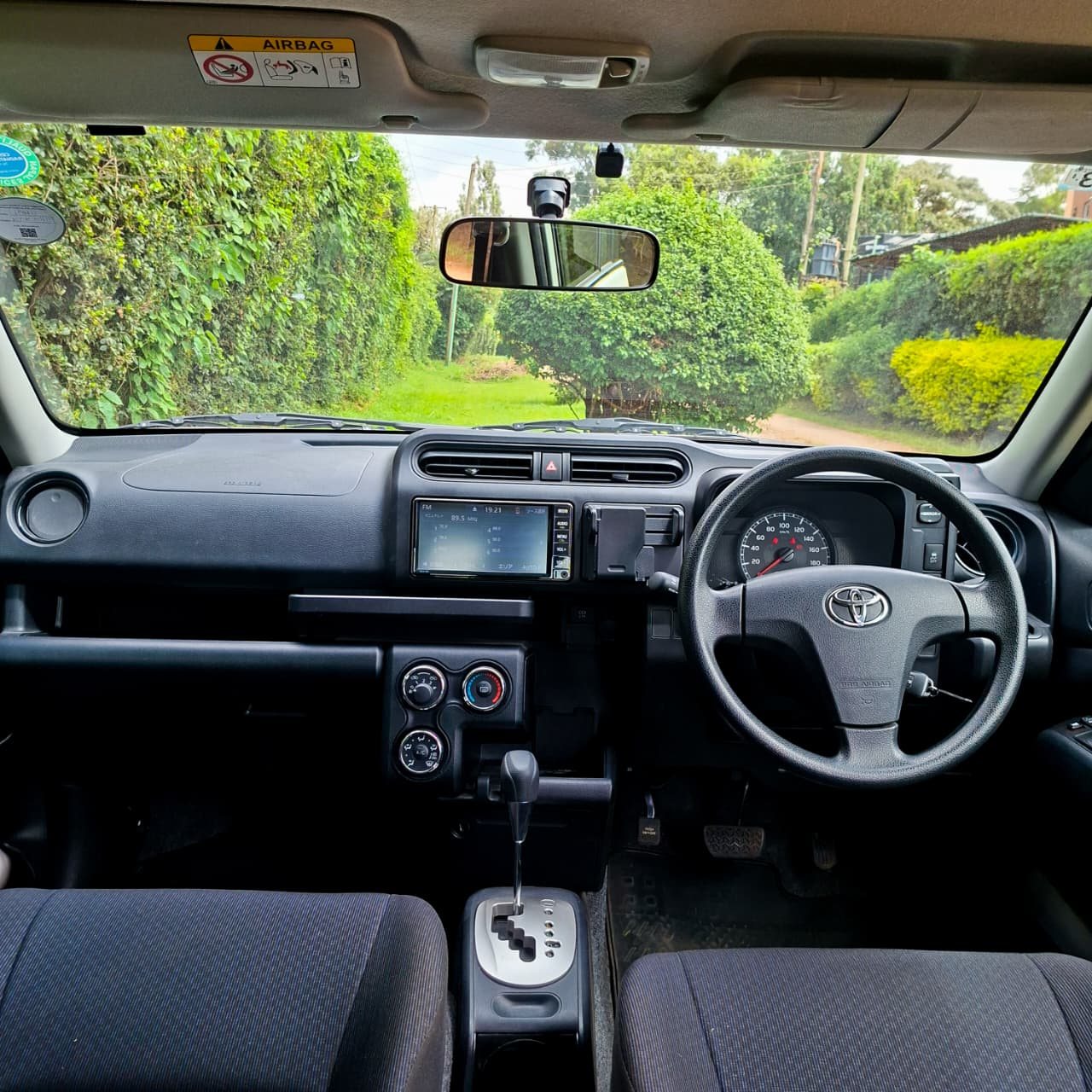Vehicle photo thumbnail 6