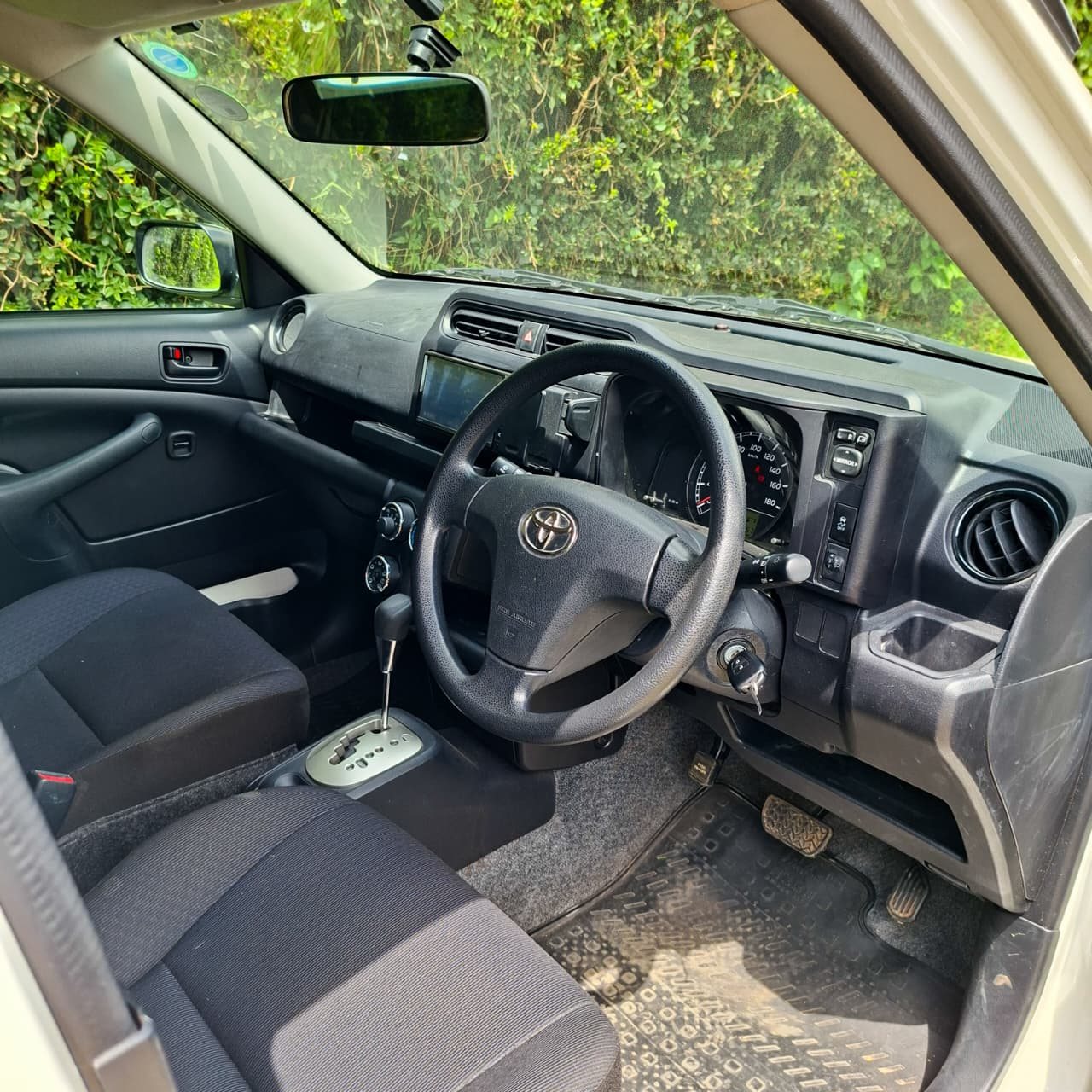 Vehicle photo thumbnail 4