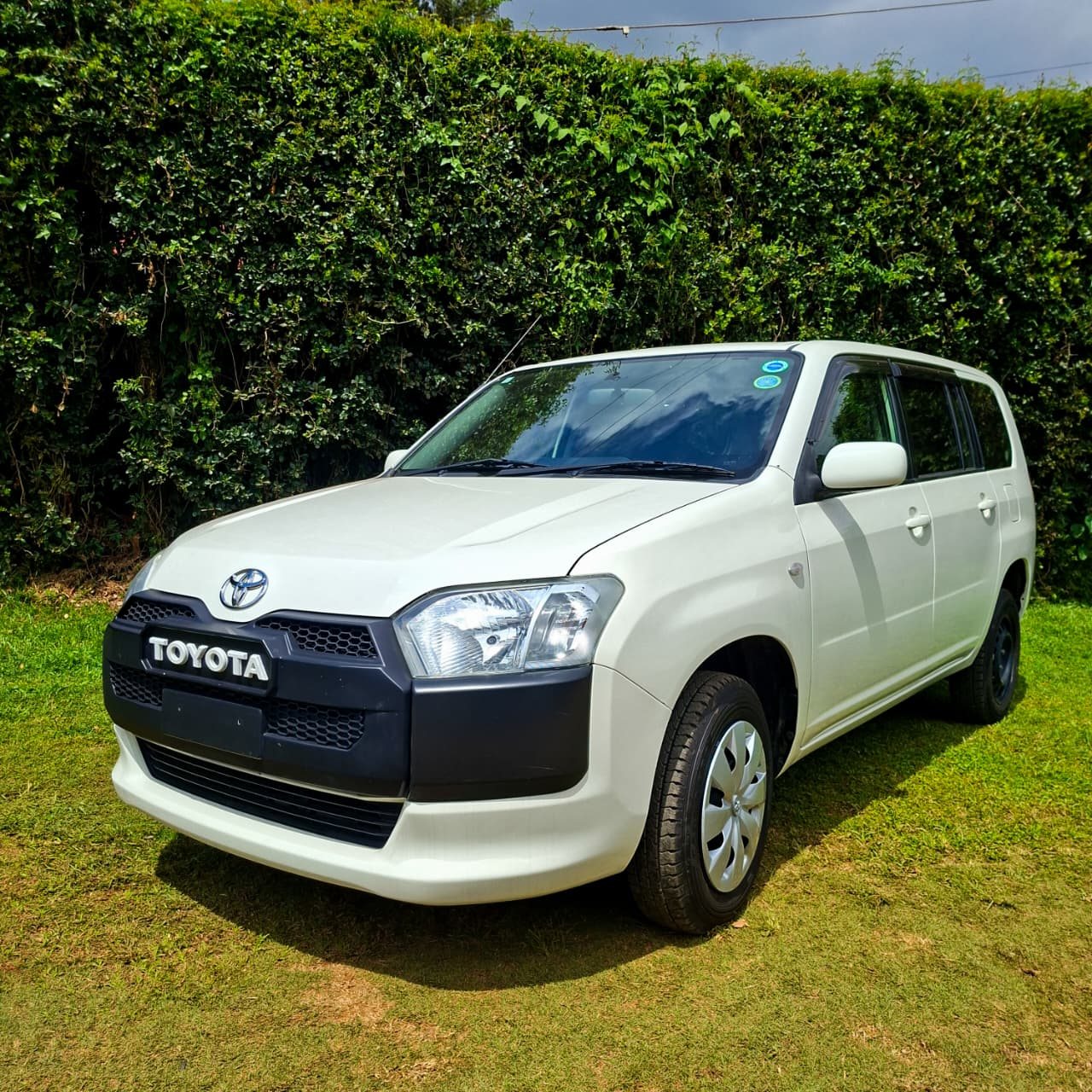 Vehicle photo thumbnail 3