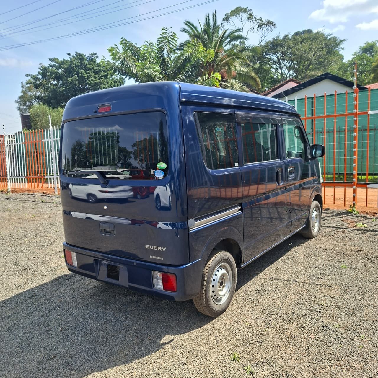 Vehicle photo thumbnail 8