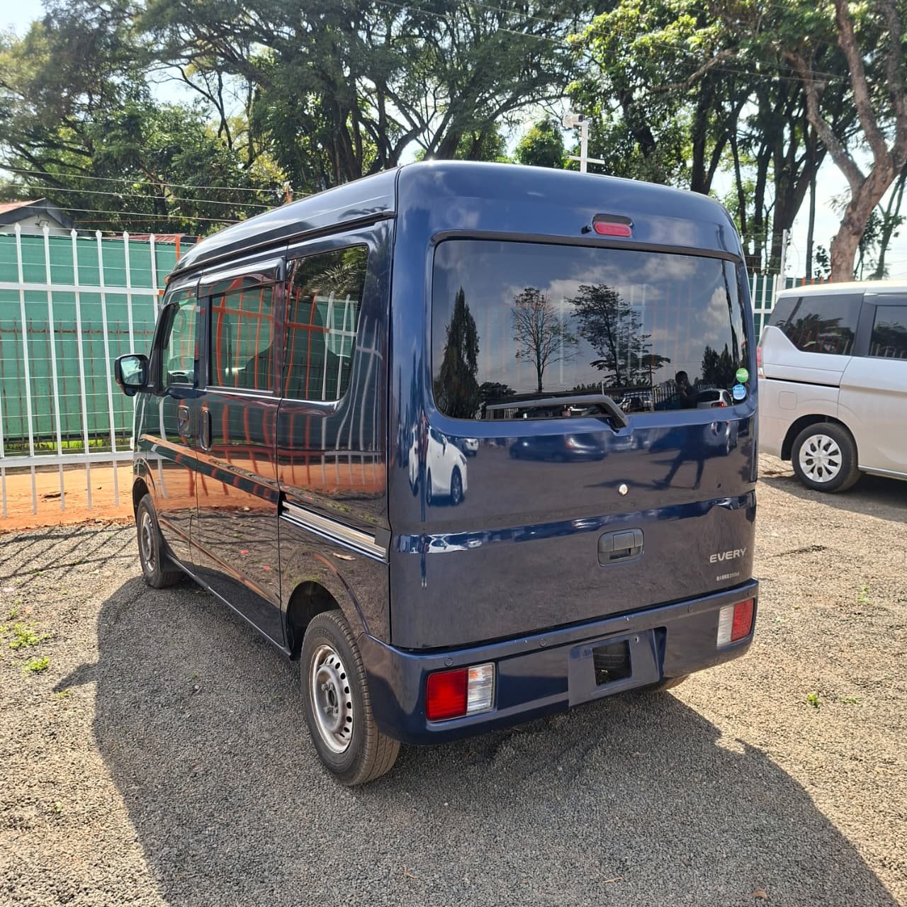 Vehicle photo thumbnail 9