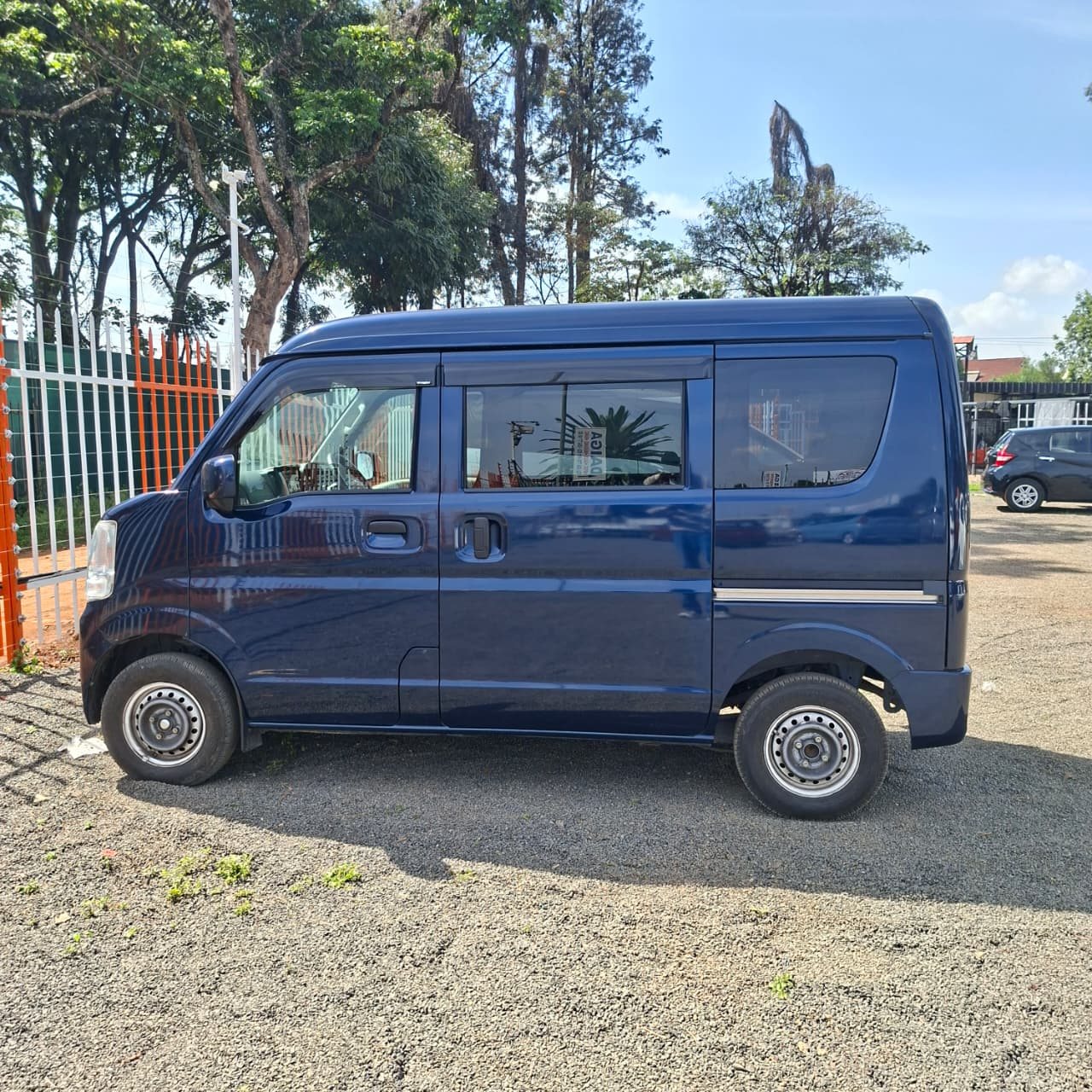 Vehicle photo thumbnail 10
