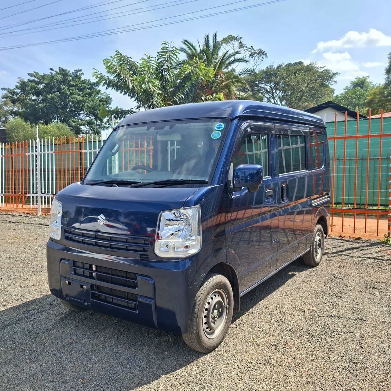Vehicle photo thumbnail 3