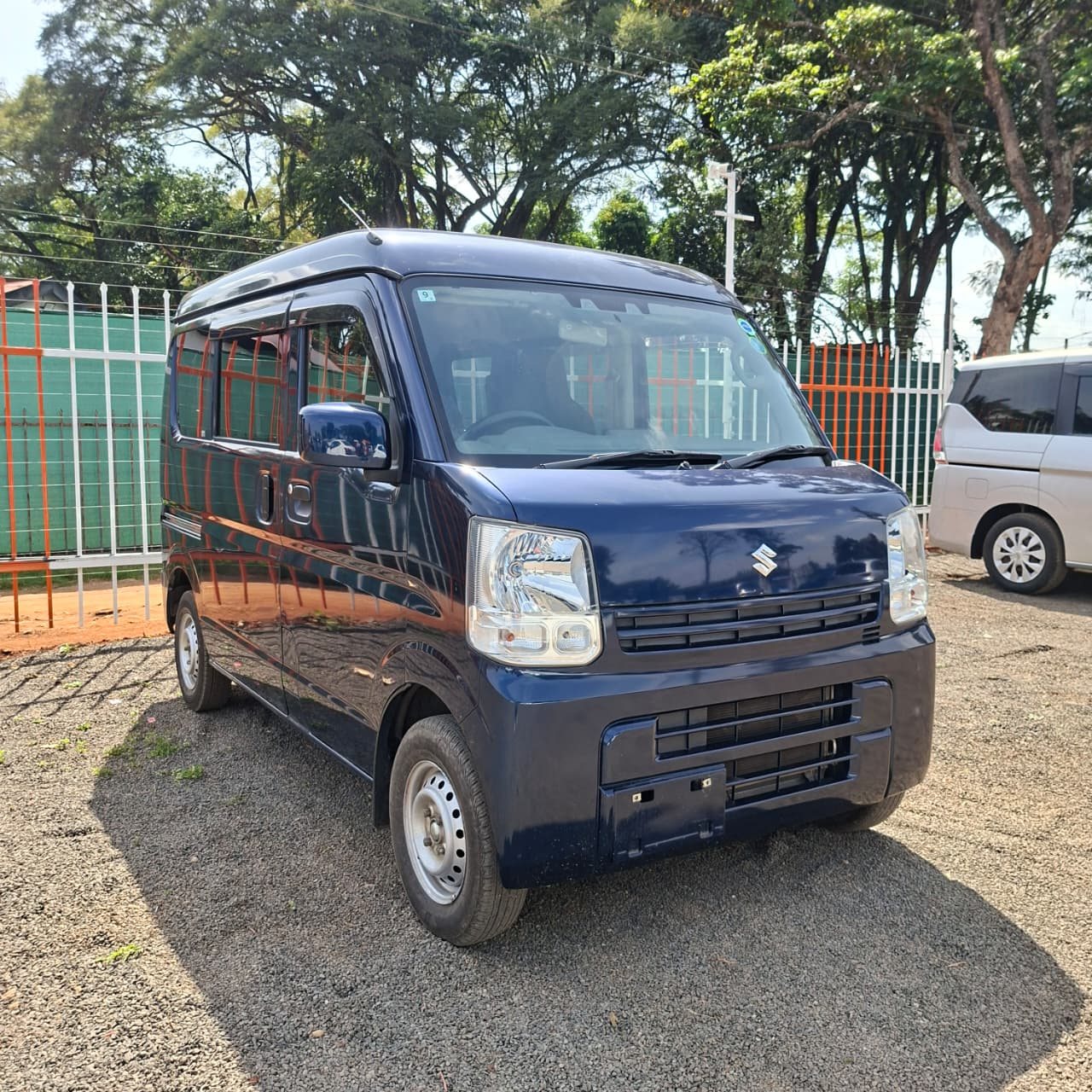 Vehicle photo thumbnail 2