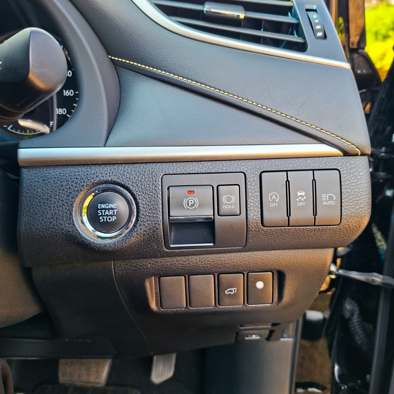 Vehicle photo thumbnail 9