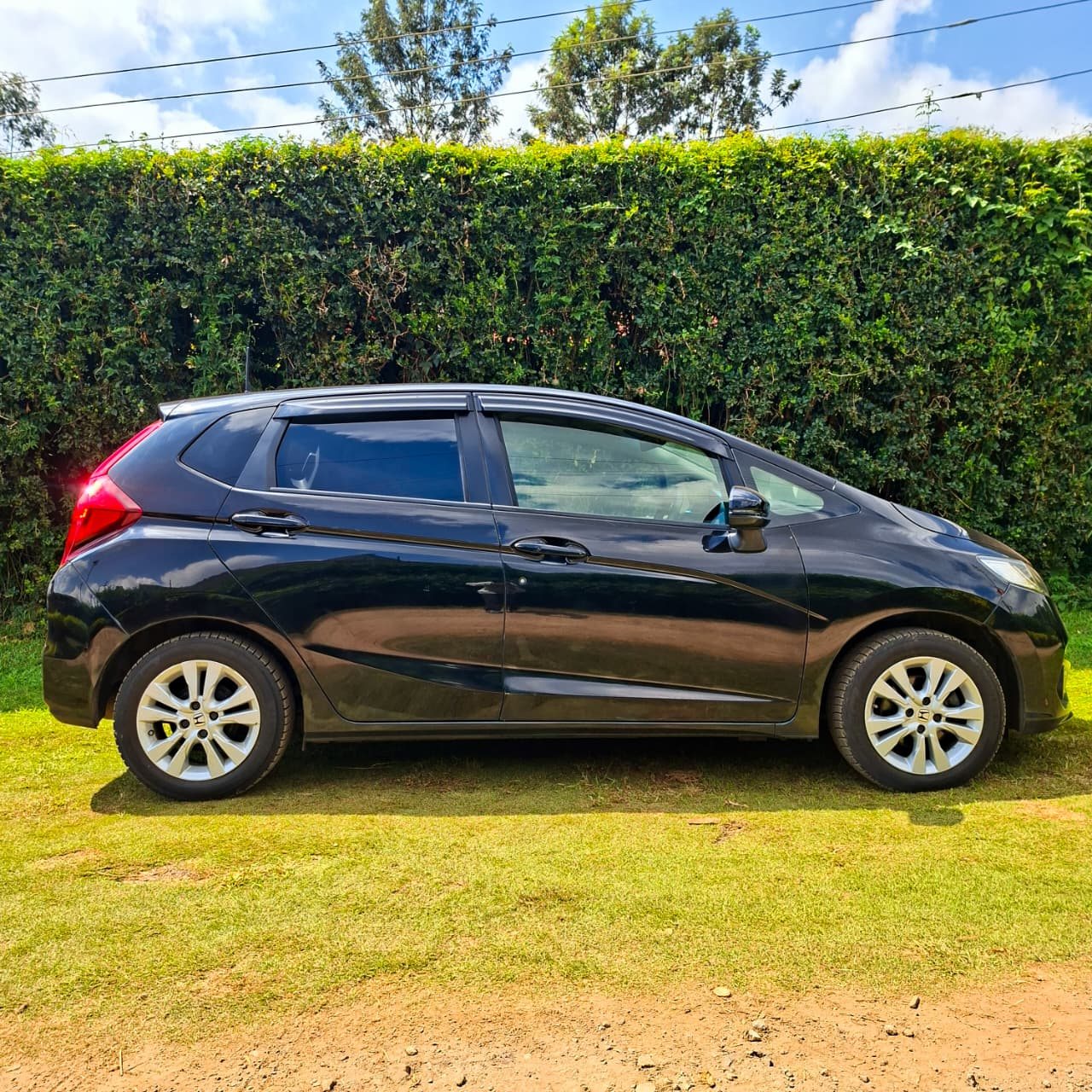 Vehicle photo thumbnail 11