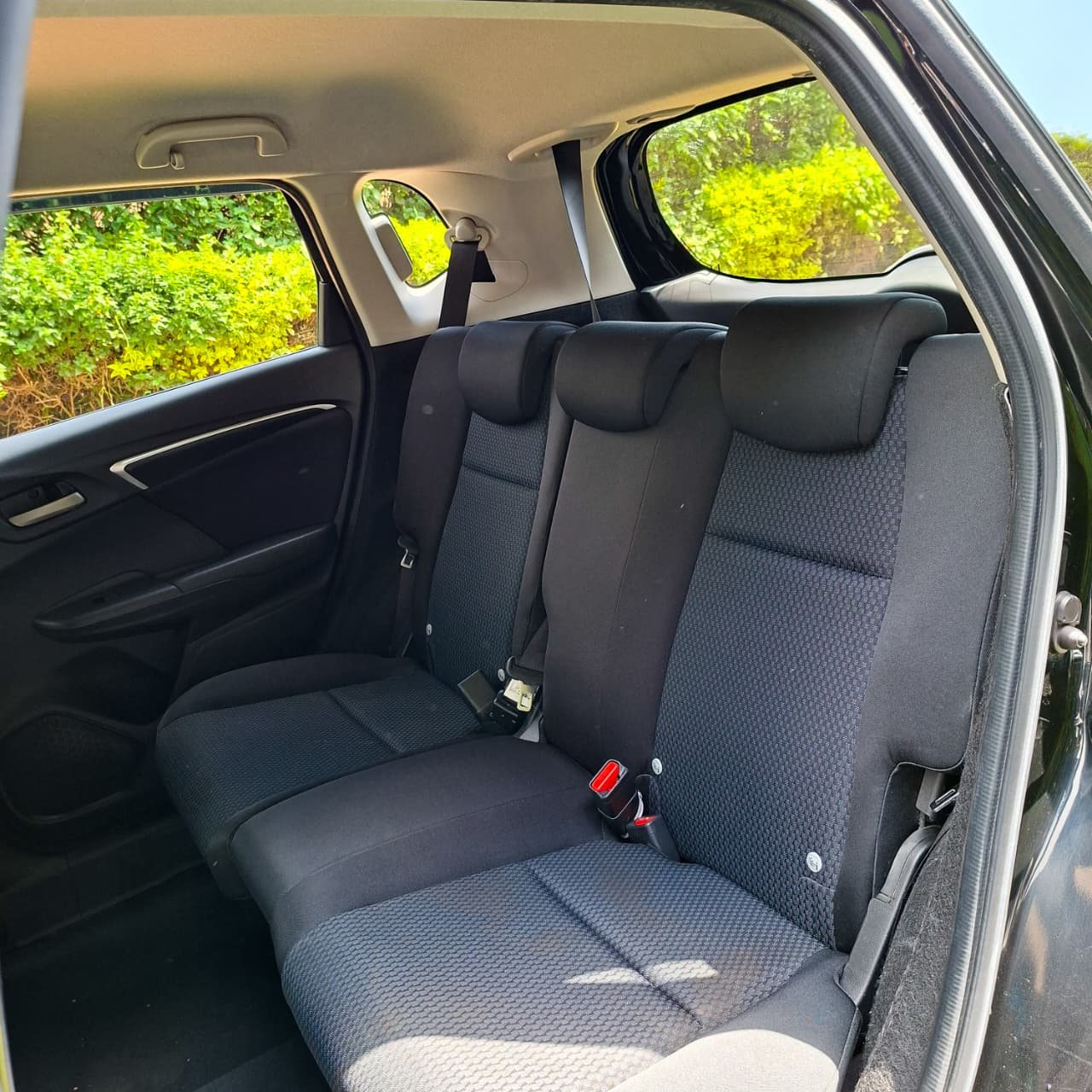 Vehicle photo thumbnail 8