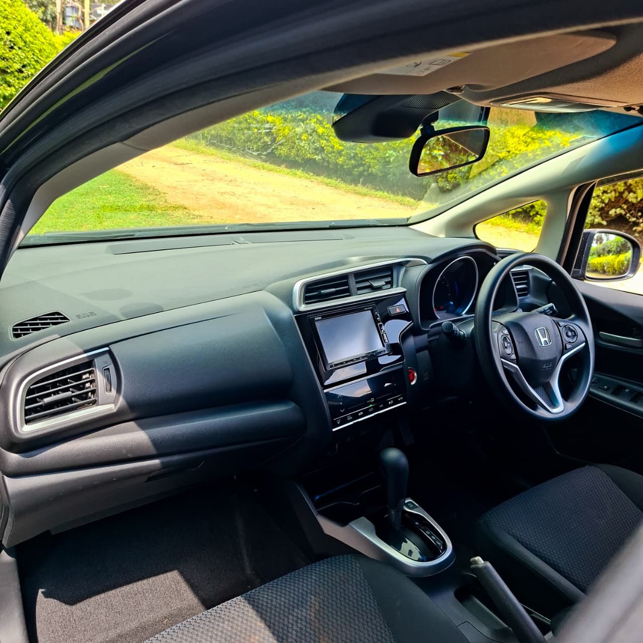 Vehicle photo thumbnail 6