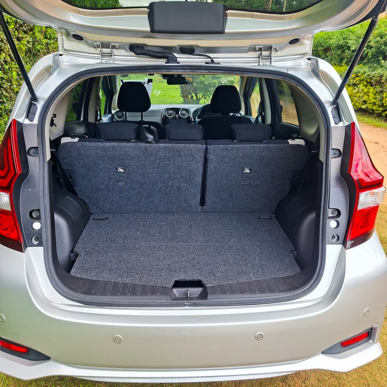 Vehicle photo thumbnail 12