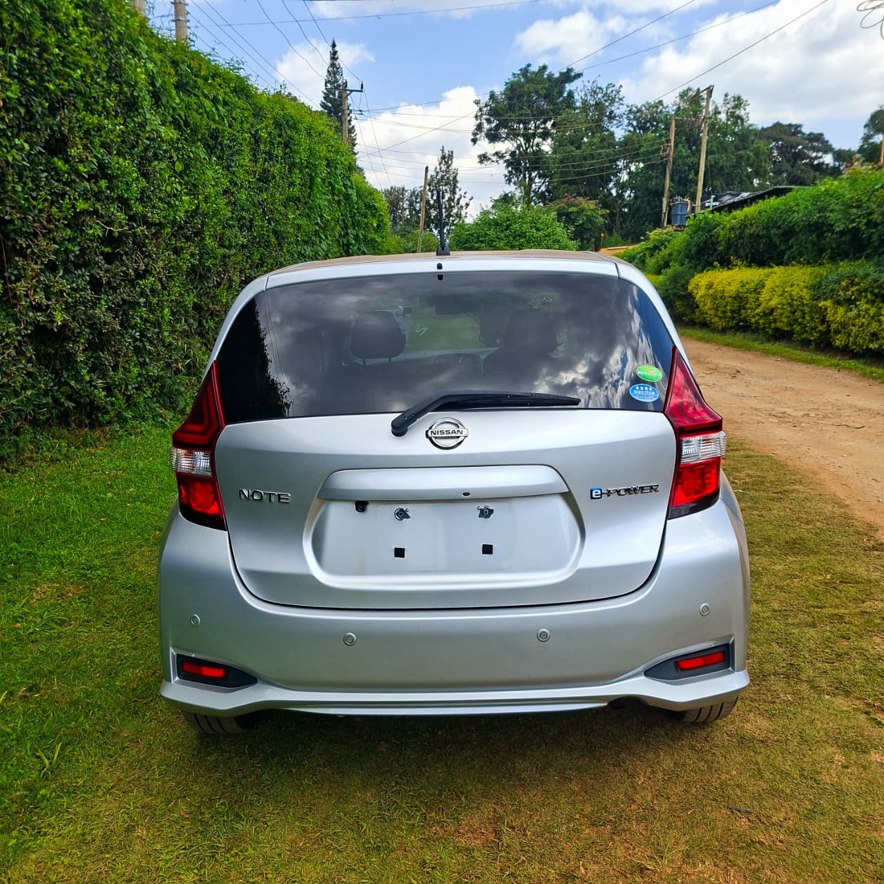 Vehicle photo thumbnail 11