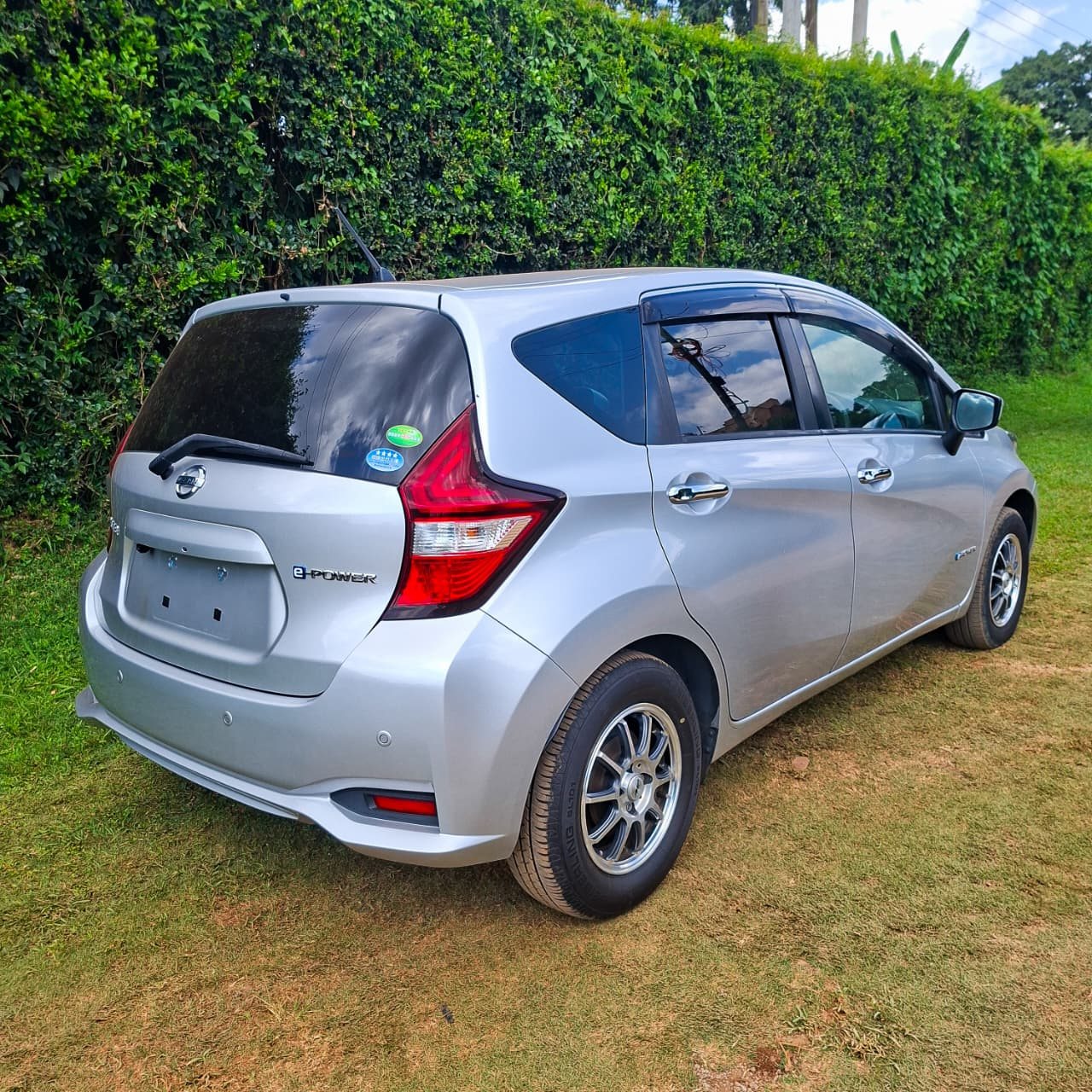 Vehicle photo thumbnail 10