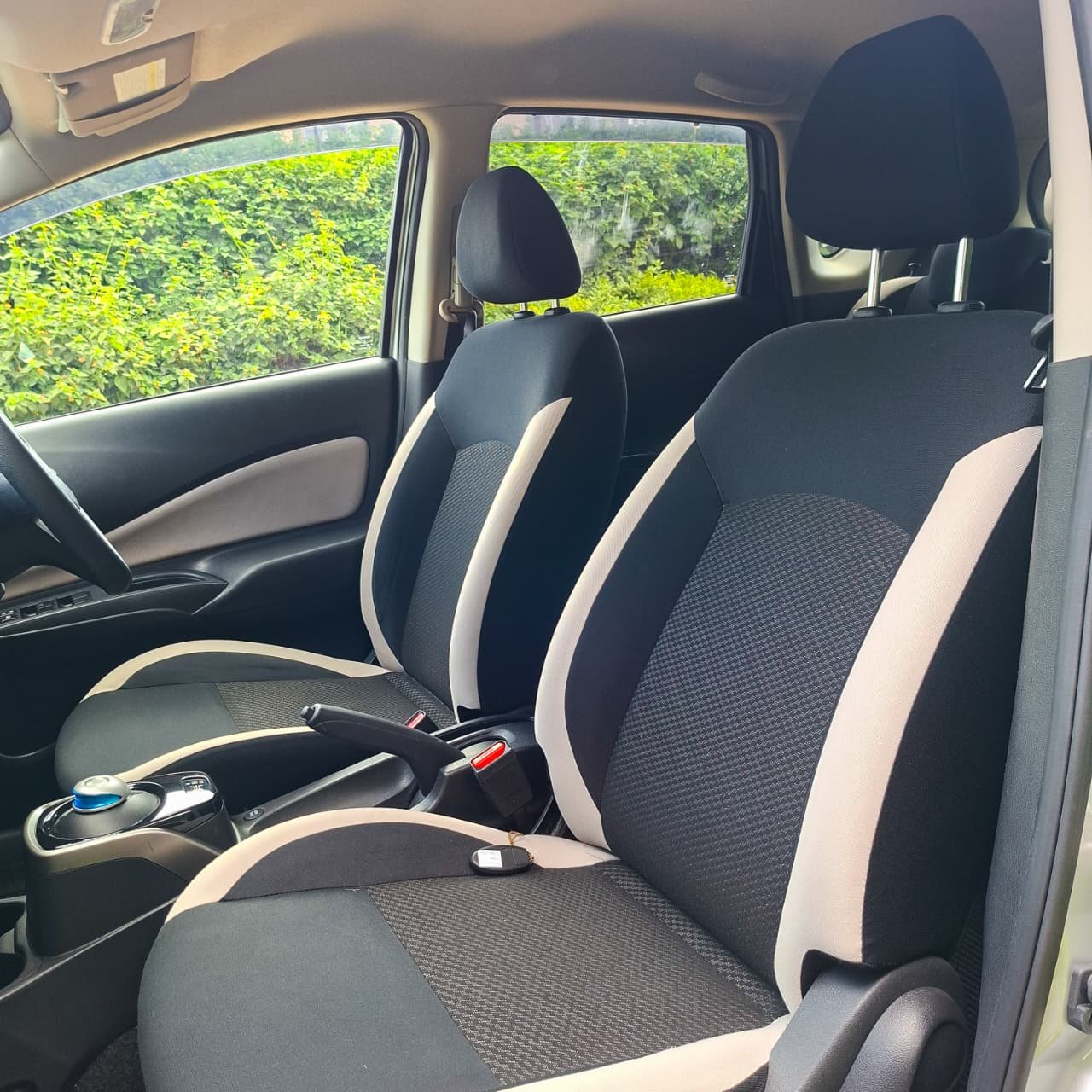 Vehicle photo thumbnail 6