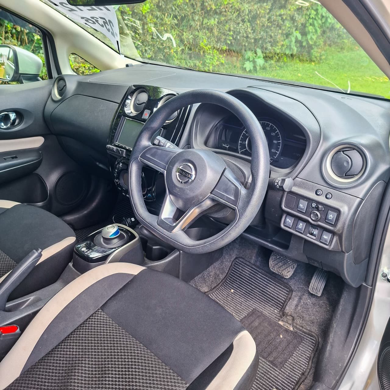 Vehicle photo thumbnail 5